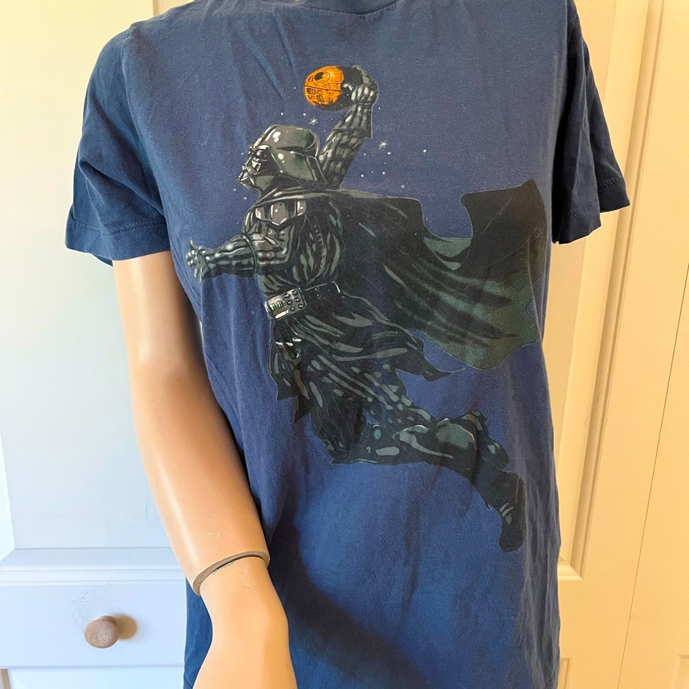 Star Wars Darth Vader shooting Death Star Hoops Basketball Tee shirt S